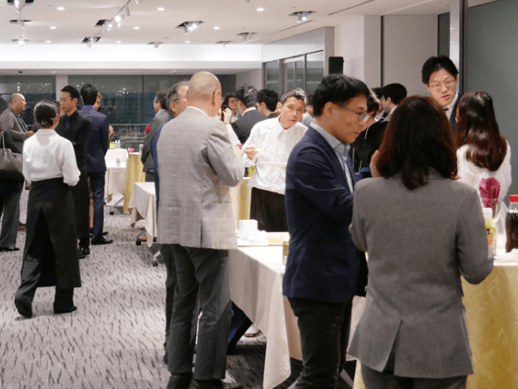 懇親会の様子
